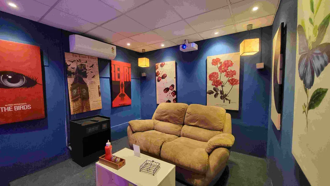 A private two-seat room at Rosae